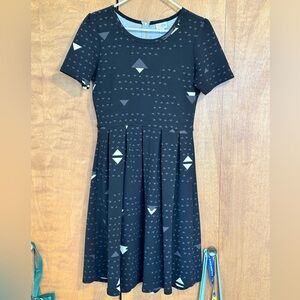 LuLaRoe EUC size M black/white Amelia dress